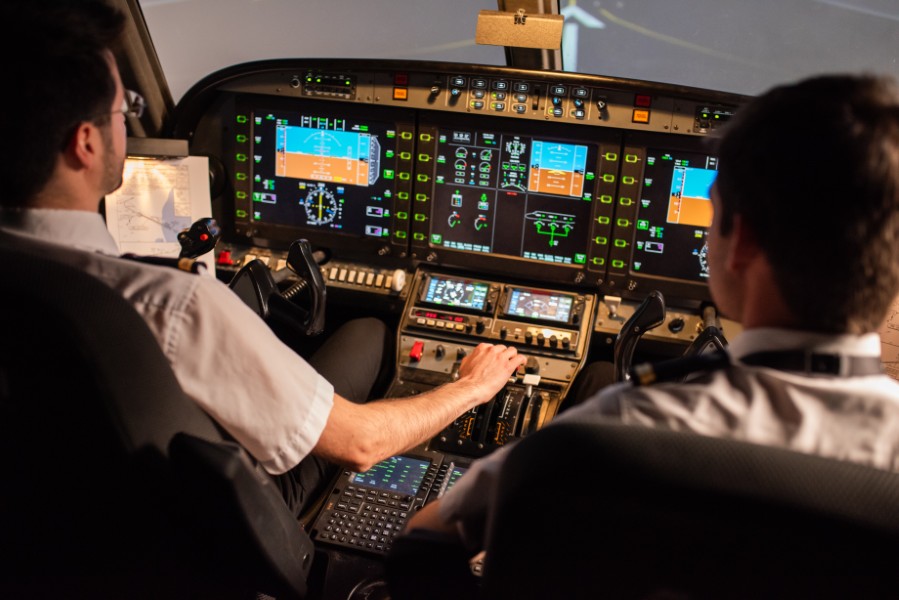 pilotos en cabina